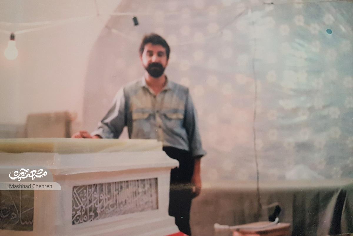 بابک مسعودی؛ هنرمندی که بیش از دو سال، تزیینات روی سنگ مضجع مطهر حضرت رضا (ع) را با دست و دل خود تراشید