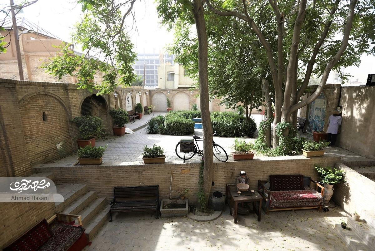 خانه توکلی به‌خاطر معماری قرینه‌اش شاخص است