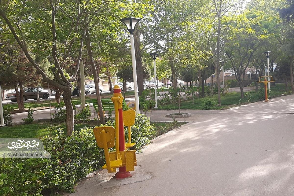 اولین سالهای سکونت فرزاد پورفائز در الهیه اولین سالهای سکونت فرزاد پورفائز در الهیه