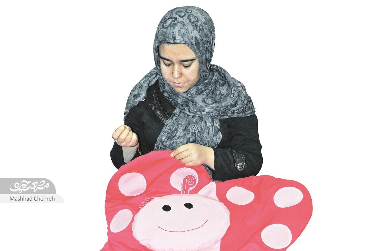 زهرا یعقوبی طراح لباس ۱۶ ساله محله ۱۷ شهریور است زهرا یعقوبی طراح لباس ۱۶ ساله محله ۱۷ شهریور است