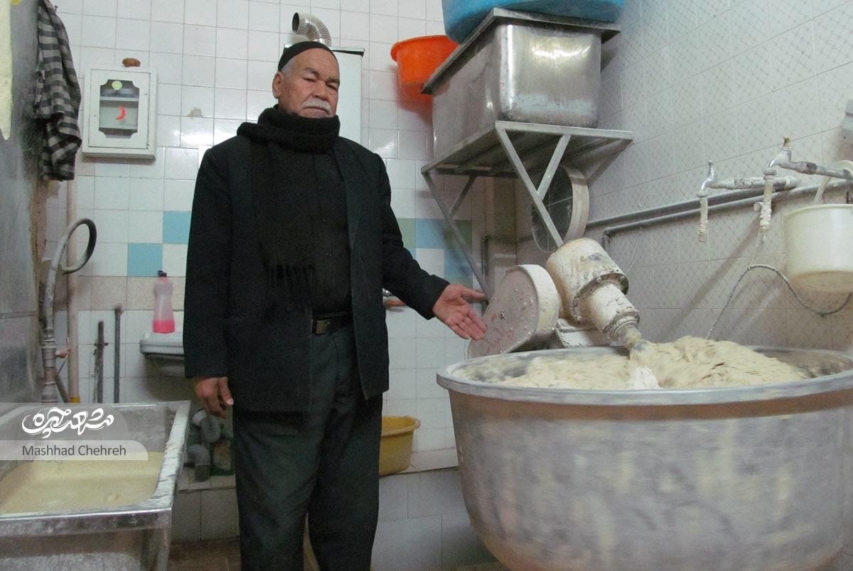 حاجحسین نانوا؛ نان عراقی را به محله طلاب آورد حاجحسین نانوا؛ نان عراقی را به محله طلاب آورد