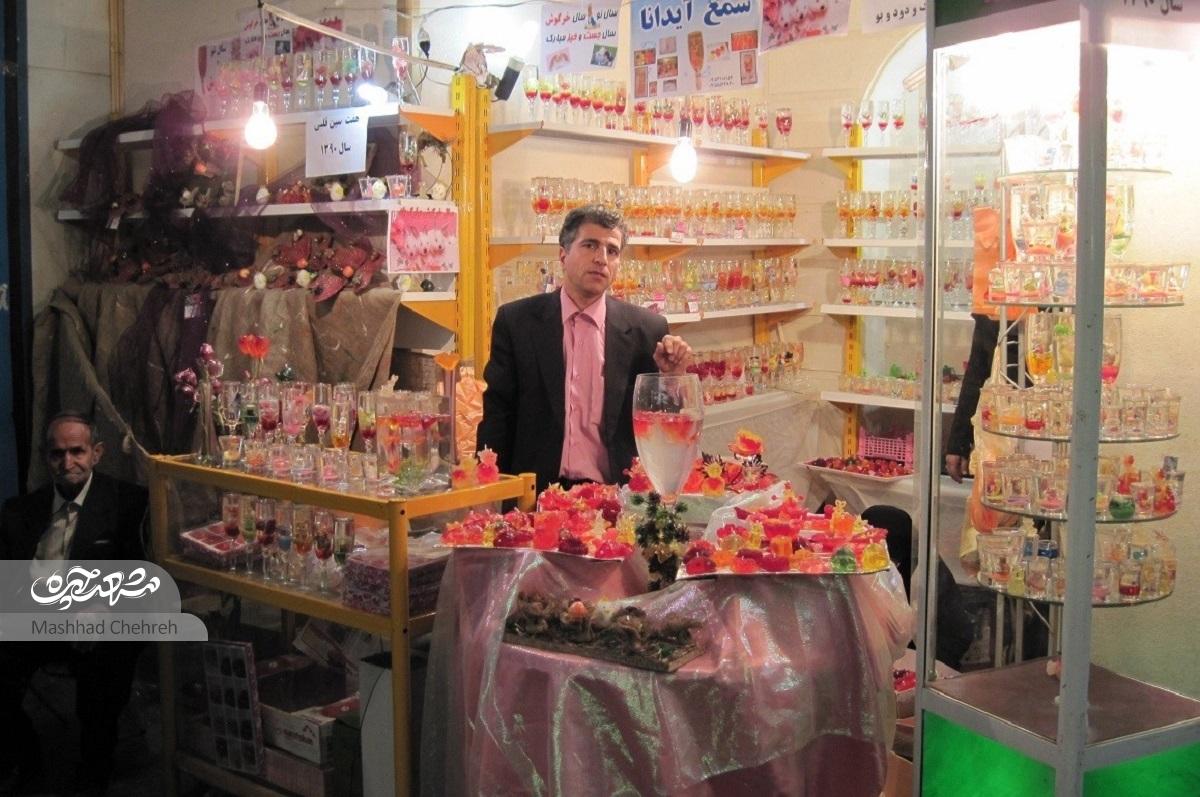 فاطمه غلامزاده‌برازنده در هنر شمع‌سازی از بهترین‌های کشور است