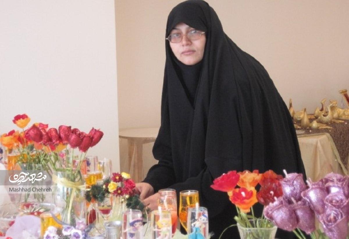فاطمه غلامزاده‌ در هنر شمع‌سازی از بهترین‌های کشور است