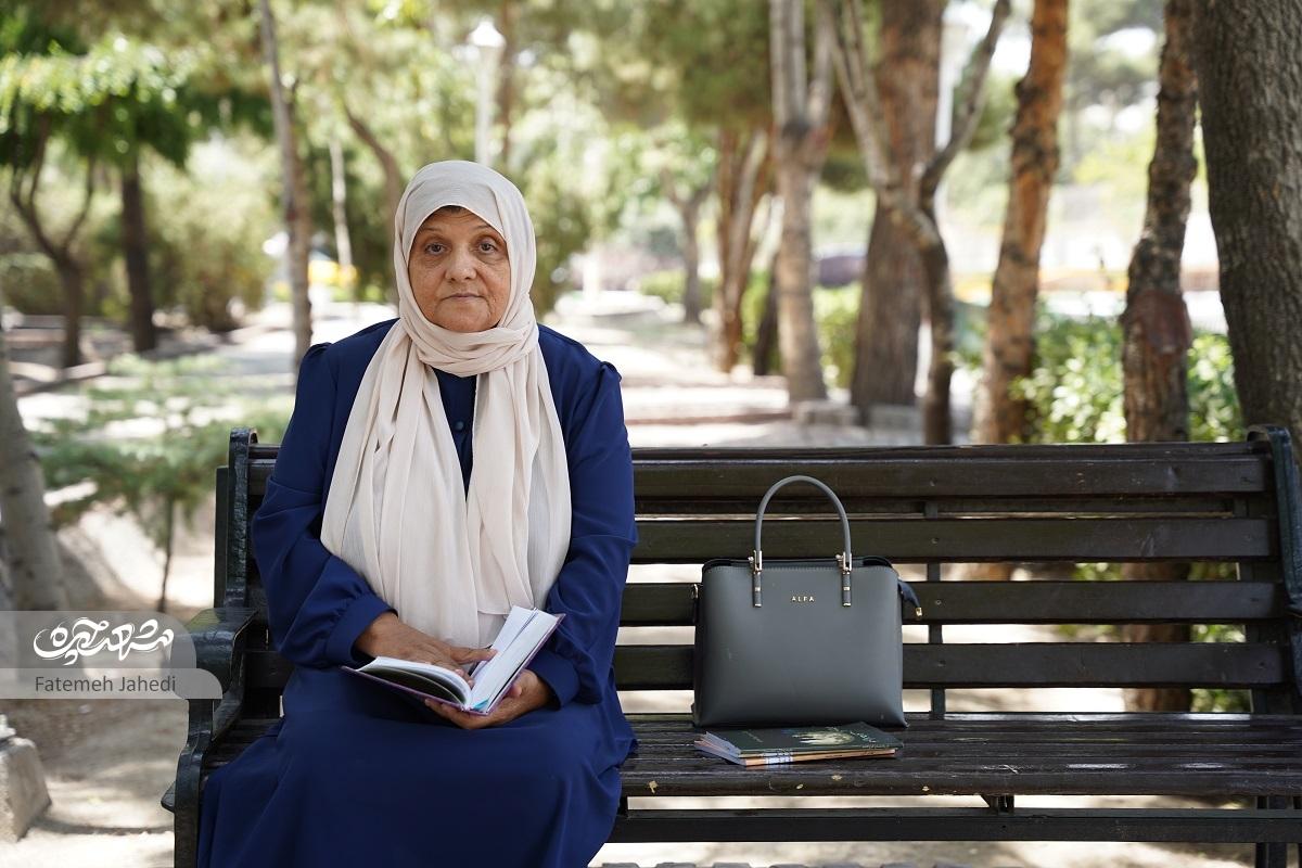 طیبه روحانی در میانسالی دست به قلم شد طیبه روحانی در میانسالی دست به قلم شد