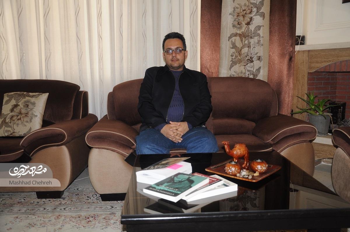 امید قهرمان هم دکترای زبان و ادبیات انگلیسی از دانشگاه شیراز دارد و هم منتقد سینماست