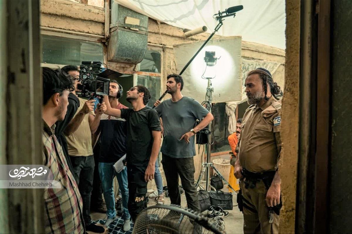 فیلمساز جوان اصفهانی در کوچههای شهر امام رضا(ع) دنبال یافتن روایتهایی برای سینما و تلویزیون است فیلمساز جوان اصفهانی در کوچههای شهر امام رضا(ع) دنبال یافتن روایتهایی برای سینما و تلویزیون است