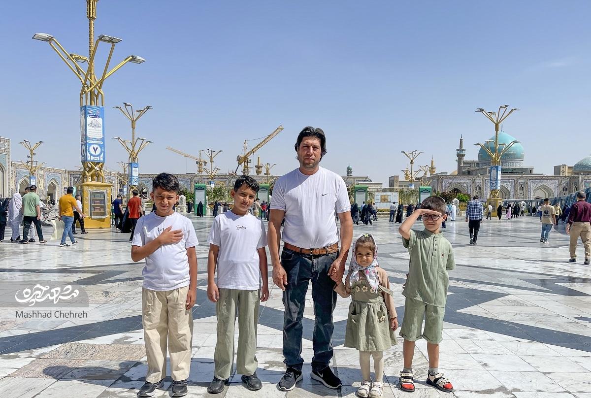 تابلوی «اذن ورود» یادآوری دلنشینی است که پیش روی زائران قرار دارد تابلوی «اذن ورود» یادآوری دلنشینی است که پیش روی زائران قرار دارد