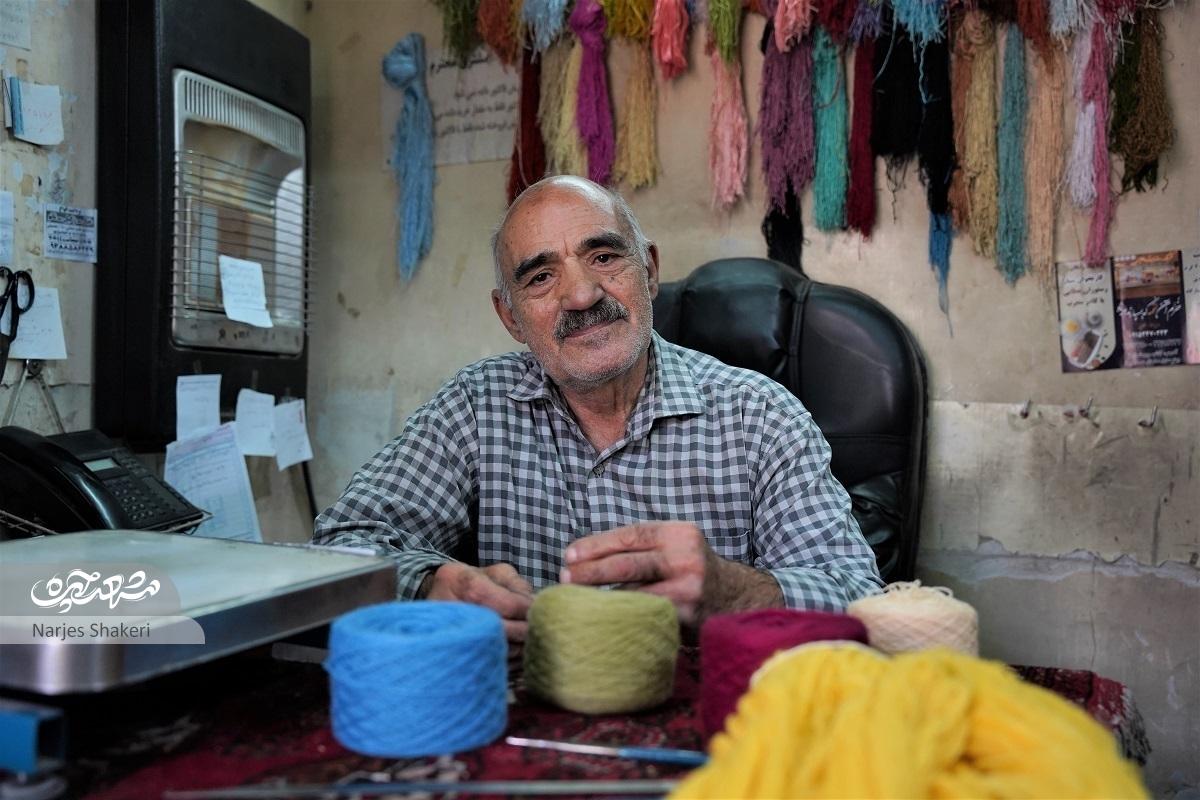 حسن بیرقی، عمری است رنگرز بازار فرش است