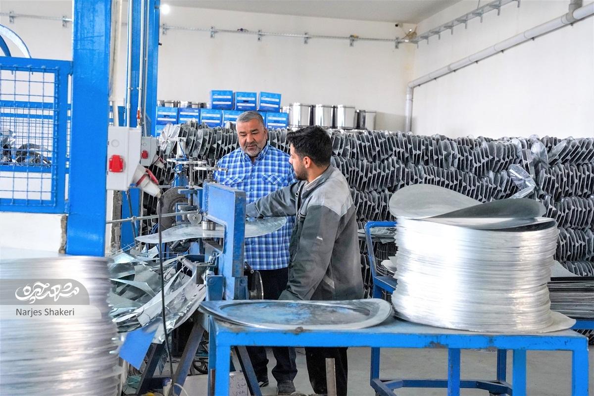 علیاصغر روانهزاده پس از ترک تحصیلبا مهارتآموزی و تلاش، تبدیل به کارخانهدار و کارآفرین شد علیاصغر روانهزاده پس از ترک تحصیلبا مهارتآموزی و تلاش، تبدیل به کارخانهدار و کارآفرین شد