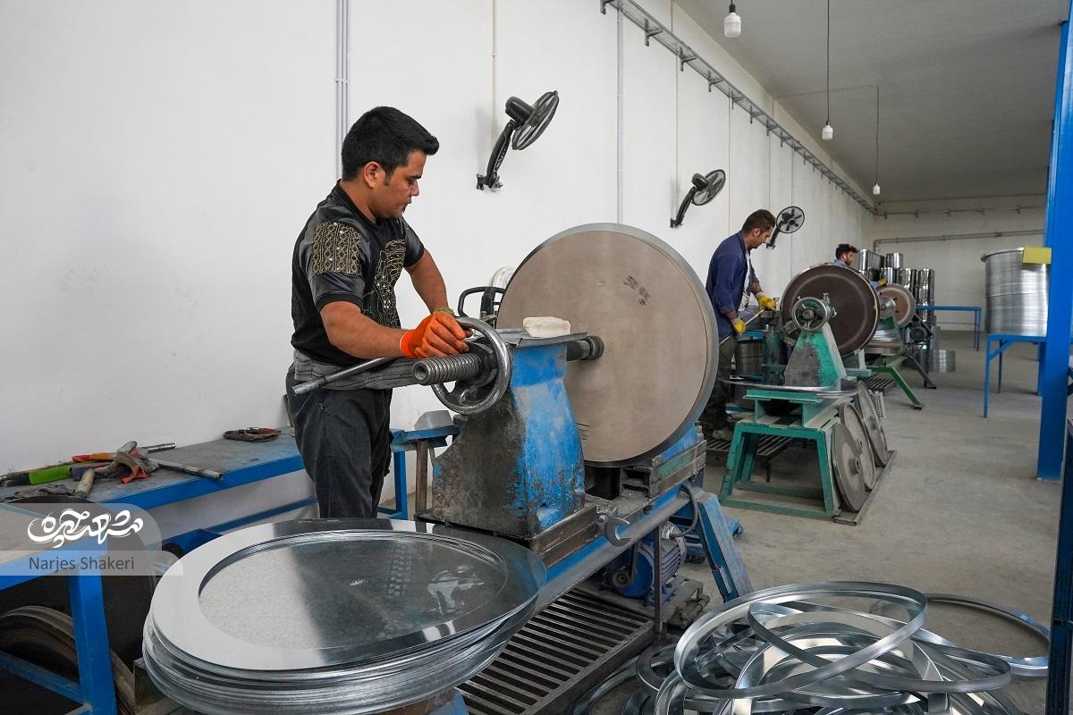 علیاصغر روانهزاده پس از ترک تحصیلبا مهارتآموزی و تلاش، تبدیل به کارخانهدار و کارآفرین شد علیاصغر روانهزاده پس از ترک تحصیلبا مهارتآموزی و تلاش، تبدیل به کارخانهدار و کارآفرین شد