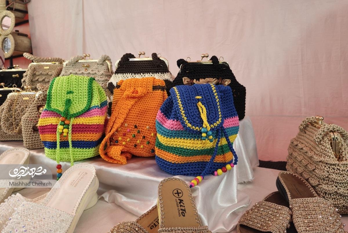 مریم پاسبان، هنر بافتنی‌اش را مدیون سکونتش در محله نیزه می‌داند