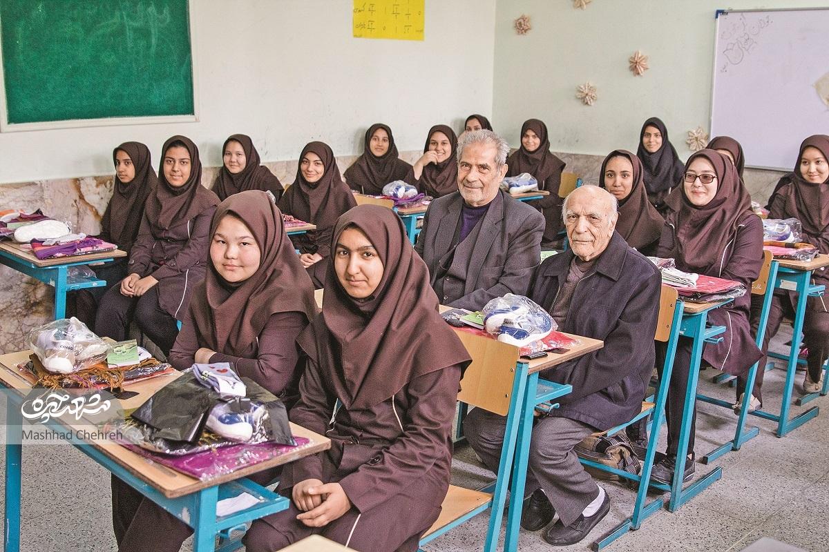 جواهر فروشی که در دوران انقلاب و نبود نفت به مردم زغال و نفت میرساند جواهر فروشی که در دوران انقلاب و نبود نفت به مردم زغال و نفت میرساند