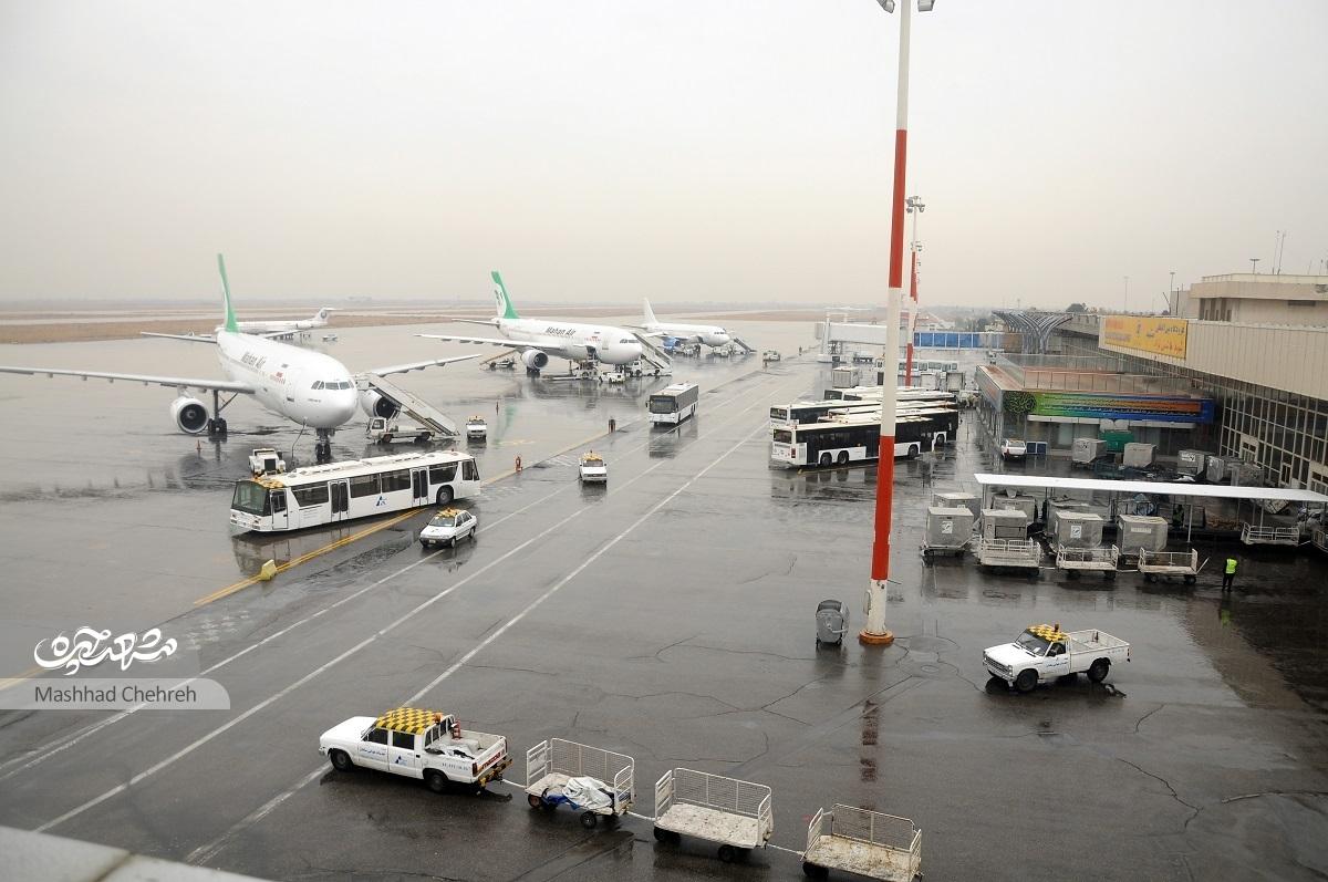 روایتی از افرادی که برای آغاز یک سفر هوایی دست به دست هم میدهند روایتی از افرادی که برای آغاز یک سفر هوایی دست به دست هم میدهند