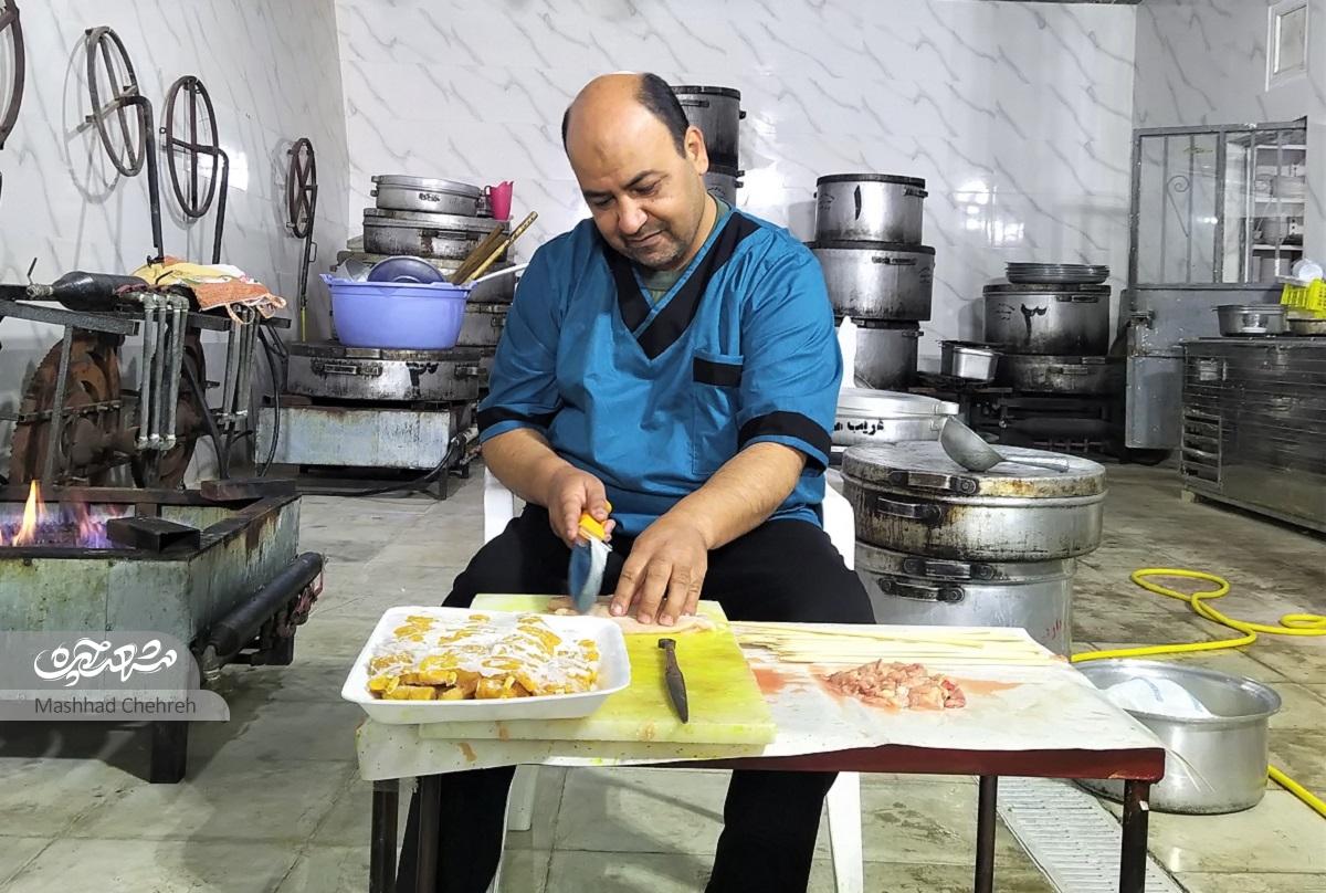 مجتبی غلام‌زاده وارث خدمت شبانه‌روزی در مسجدالرضاست