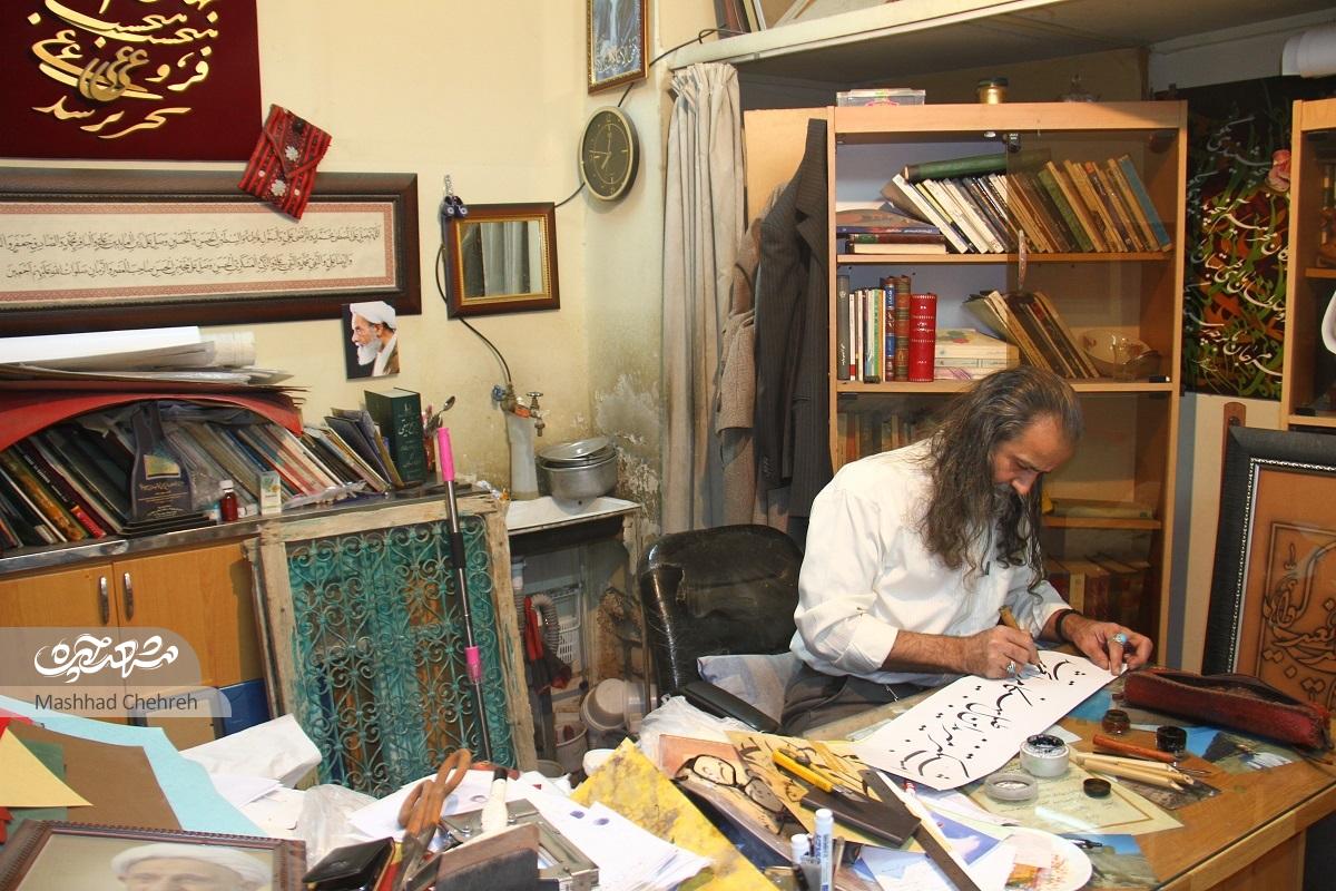 استاد انوشیروان فروغی را به عنوان «خطاط برتر جهان اسلام» می شناسند.