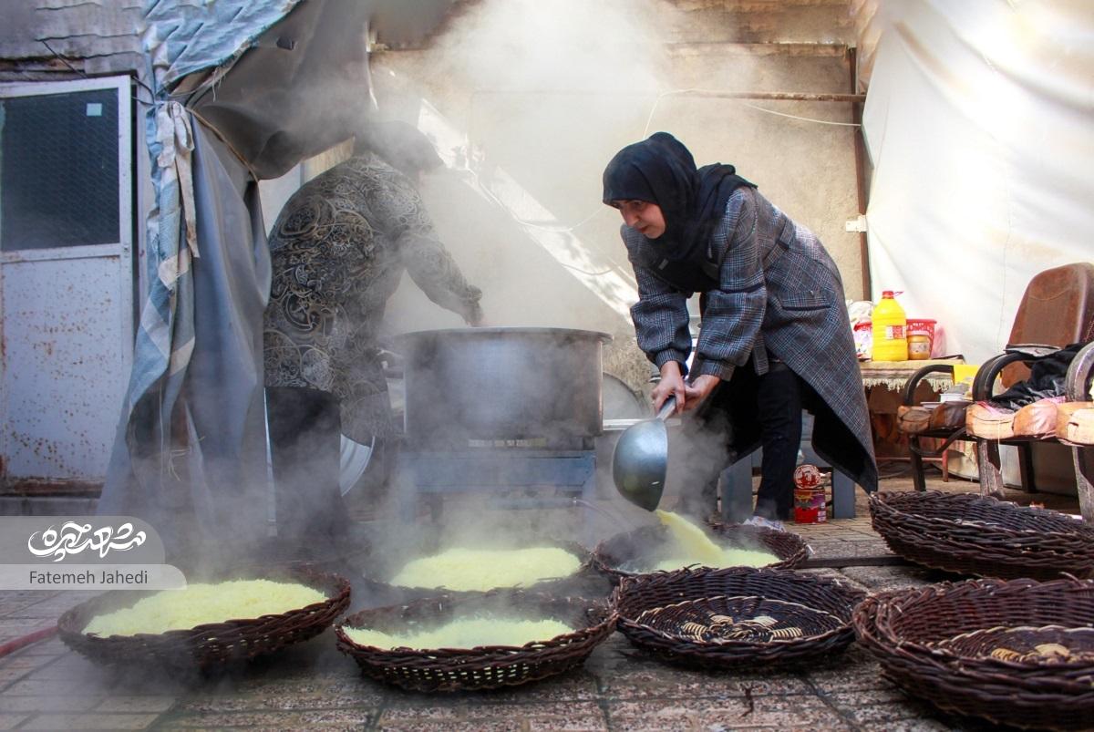 زهرا شادمان ۳ سال است برای نیازمندان غذا می‌پزد