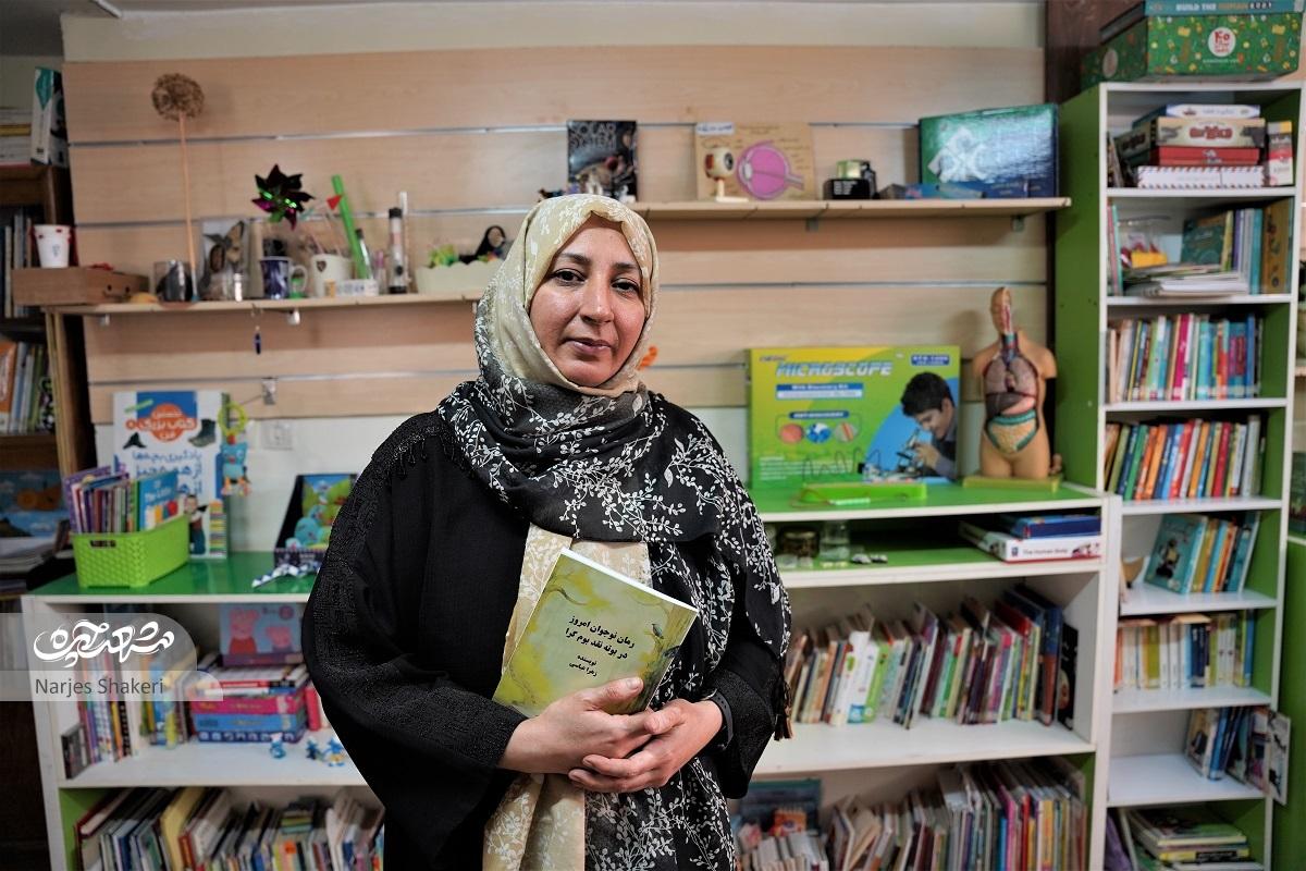 درباره کتابخانه خانگی «سارا و رکسانا»که زهرا عباسی از 10سال پیش در طبقه پایین منزلش راهاندازی کرده است درباره کتابخانه خانگی «سارا و رکسانا»که زهرا عباسی از 10سال پیش در طبقه پایین منزلش راهاندازی کرده است