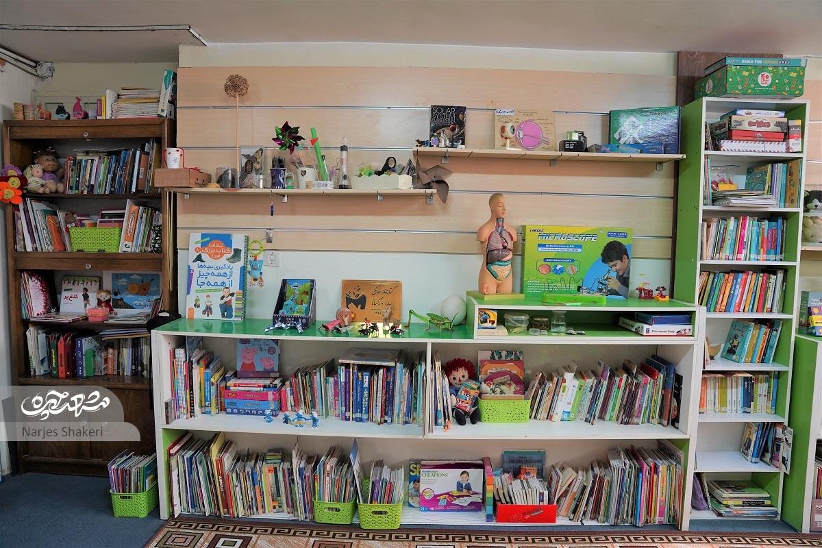 زهرا عباسی طبقه پایین منزلش کتابخانه کودک راهاندازی کرده است زهرا عباسی طبقه پایین منزلش کتابخانه کودک راهاندازی کرده است