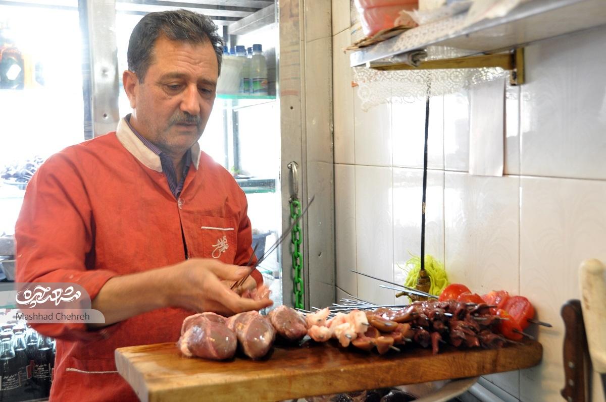 قدیمی‌ترین جگرکی محله سعدآباد در منطقه یک، از گرایش مردم به غذا‌های فست‌فود گله‌مند است