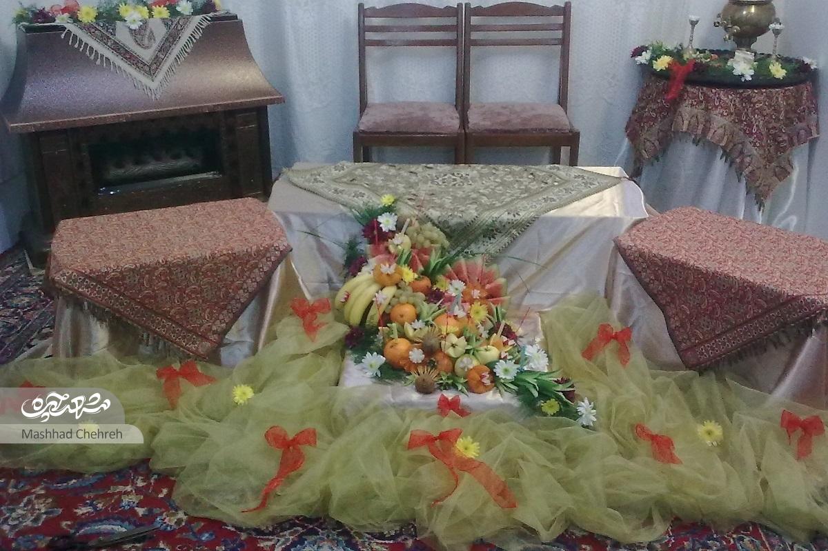 منيره كياني‌ن‍‍ژاد هنرمند میوه‌آرا در محله کوشش است