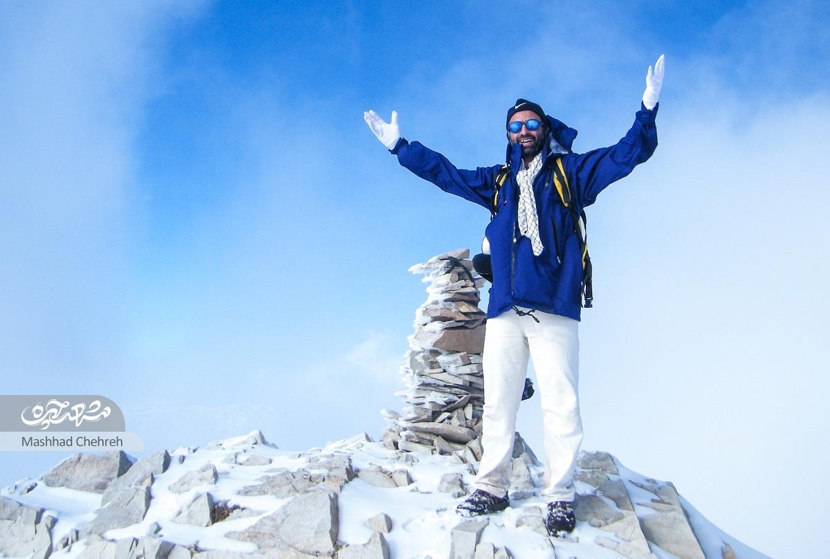 دوچرخه‌سوار محله بالاخیابان معنی زندگی را در خلوت کوه یافته استناچیز شدن مشکلات در نوک قله