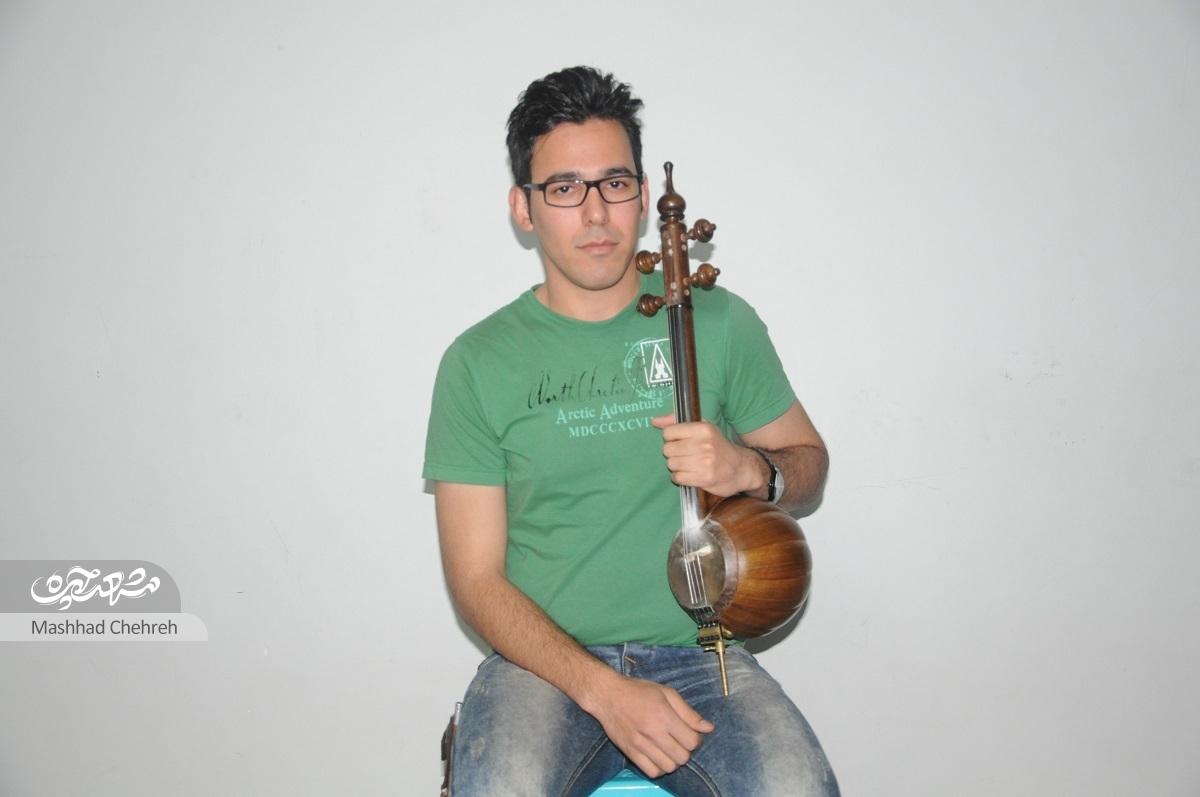 رضا شریعتی کمانچه‌نواز چیره‌دستی است