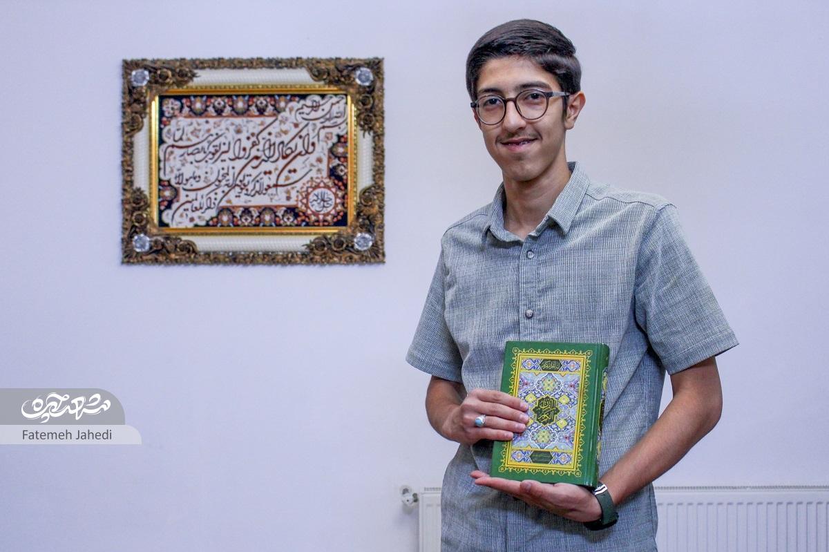 جوان حافظ قرآن محله قائم(عج)، بعد از موفقیتش در کنکور امسال، اهداف جدیدی برای خودش داردبرنامههای قرآنی آقای مهندس جوان حافظ قرآن محله قائم(عج)، بعد از موفقیتش در کنکور امسال، اهداف جدیدی برای خودش داردبرنامههای قرآنی آقای مهندس