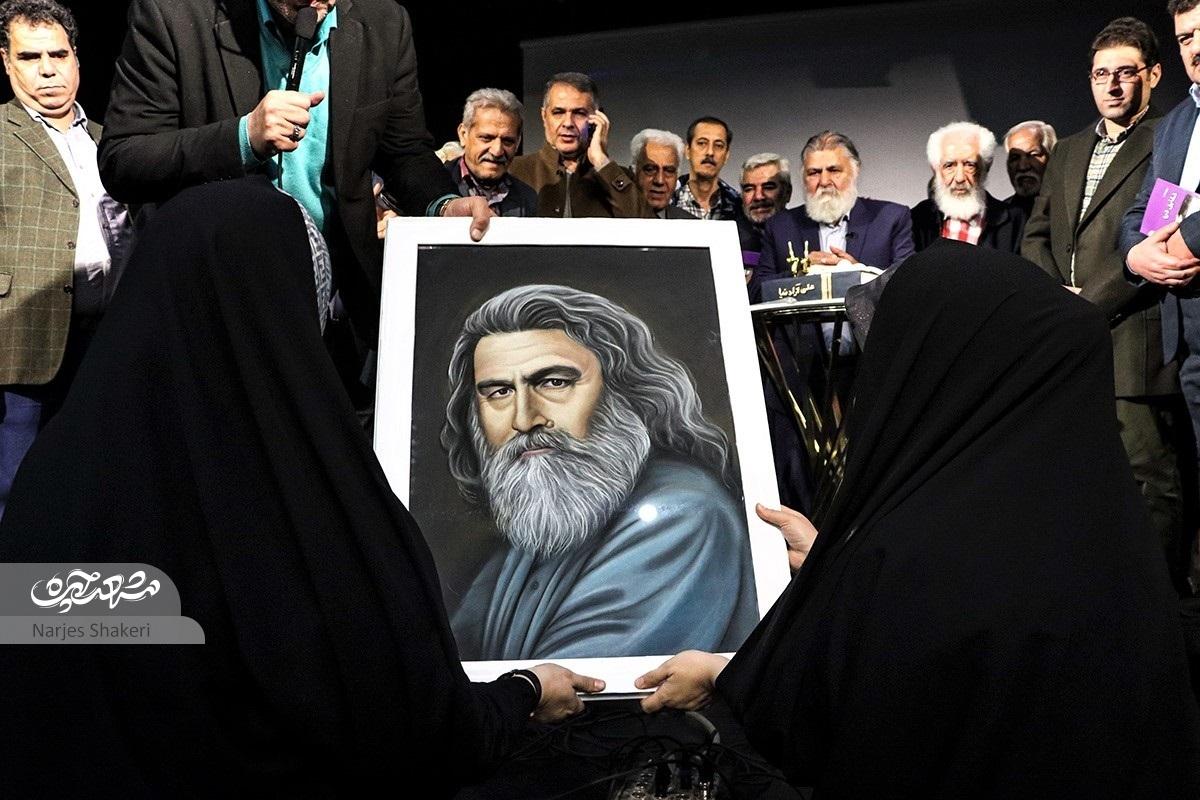 علی آزادنیا همیشه علاقهاش را به صحنه تئاتر میبرد