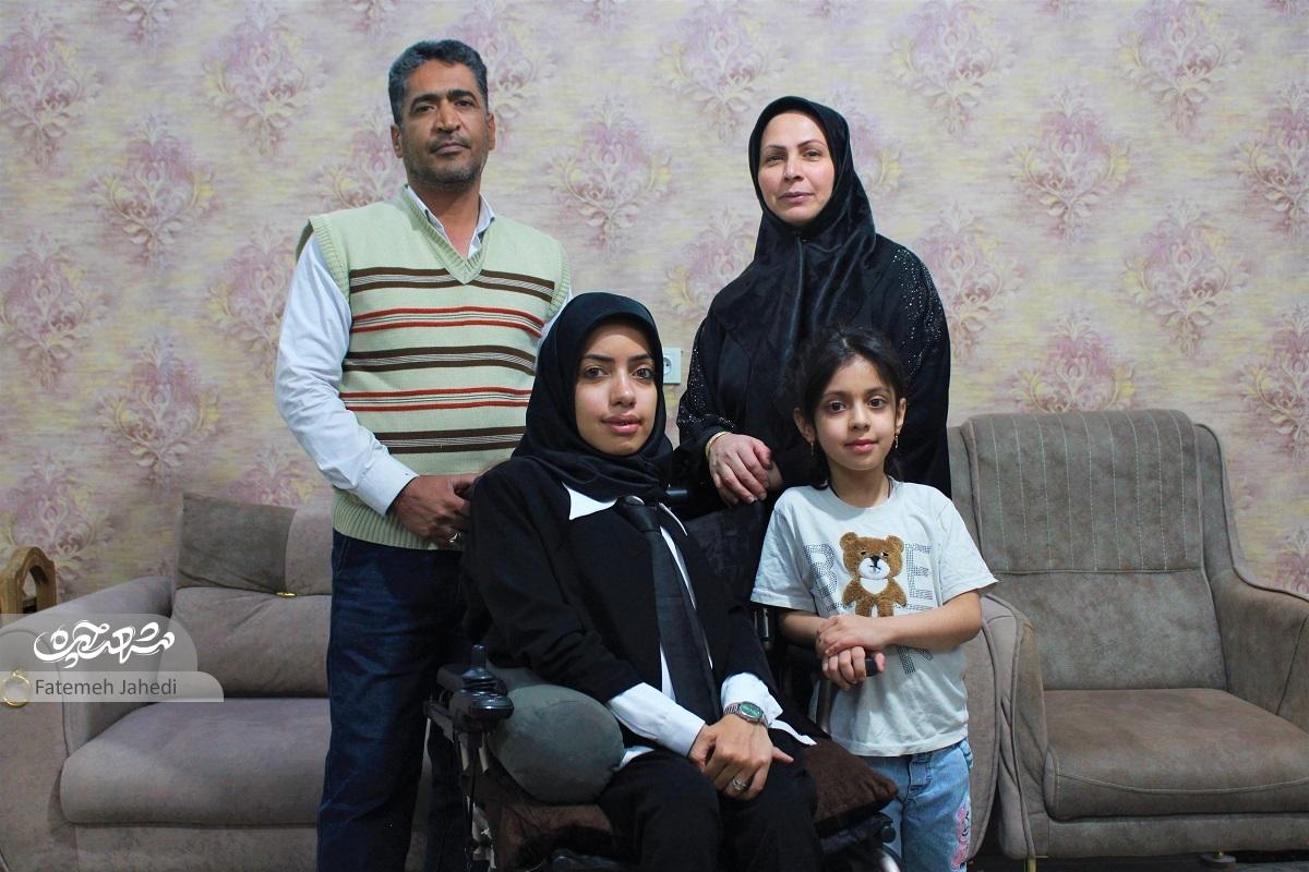 سهیلا اسحاق‌نیا با وجود معلولیت شدید طرح سوزن‌دوزی می‌زند