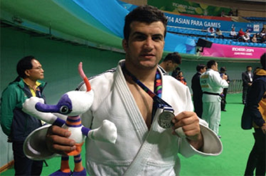 حامد علیزاده ورزشکار کم‌بینای محله امام هادی(ع) قهرمان مسابقات پاراآسیایی جودود است