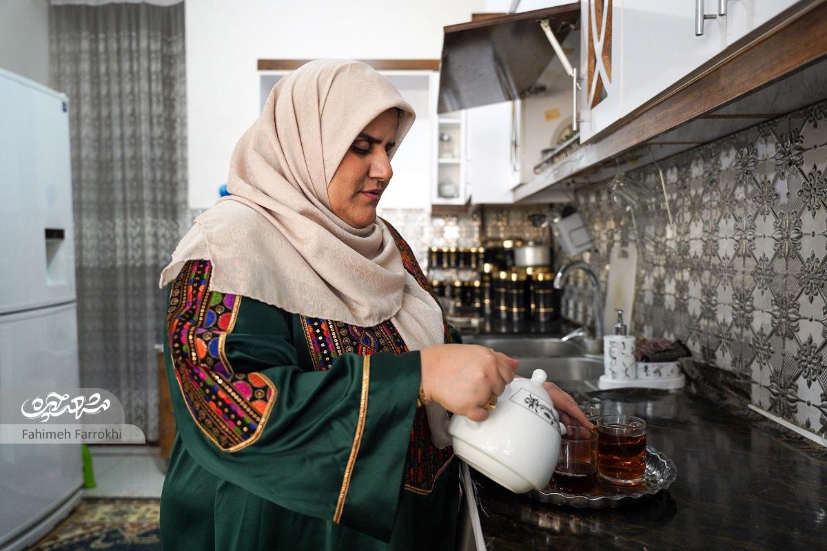 راضیه هنرمند؛ بانوی روشندلی که با اراده زندگیاش را ساخته است راضیه هنرمند؛ بانوی روشندلی که با اراده زندگیاش را ساخته است