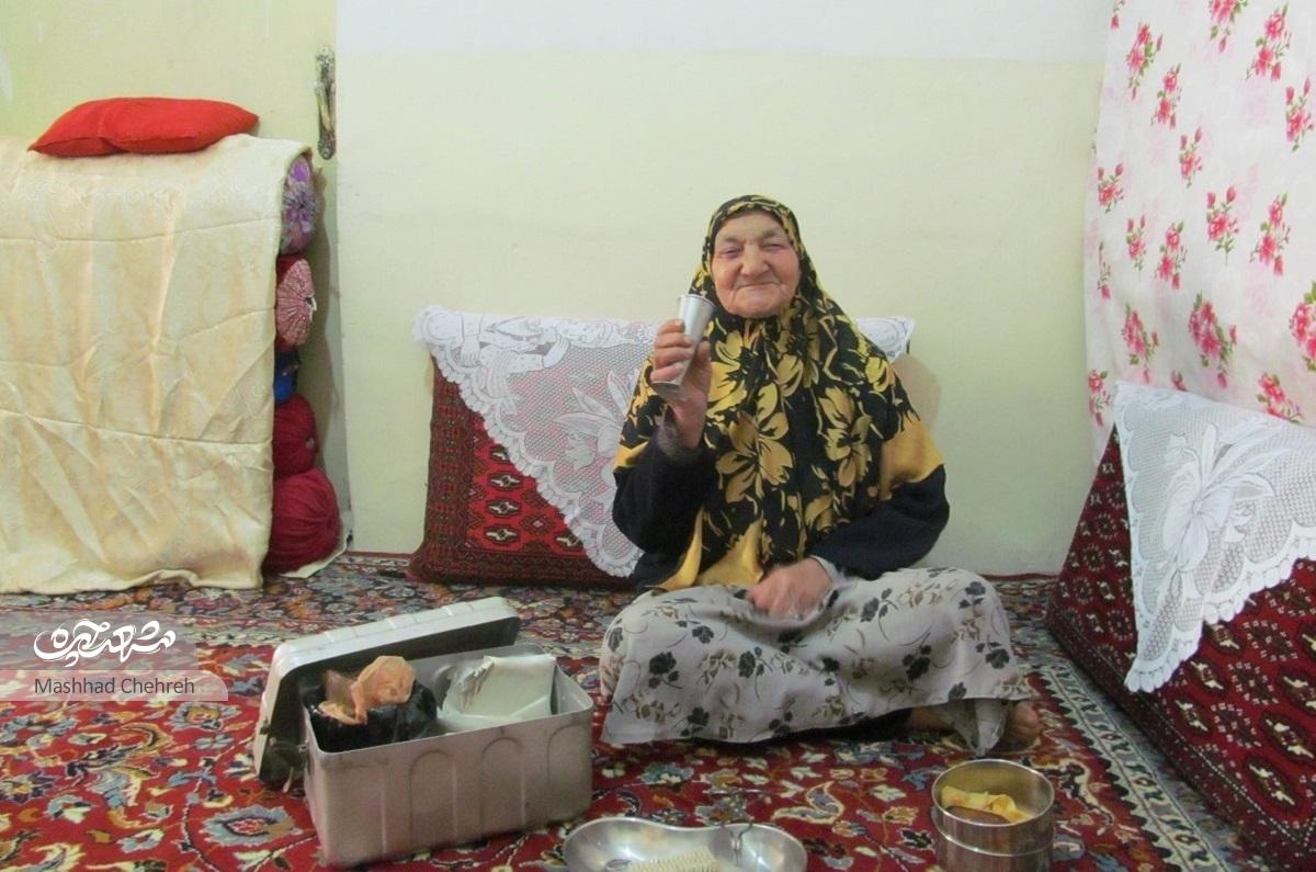 بی بی صنوبر؛ قابلهای که غسالی هم میکرد بی بی صنوبر؛ قابلهای که غسالی هم میکرد