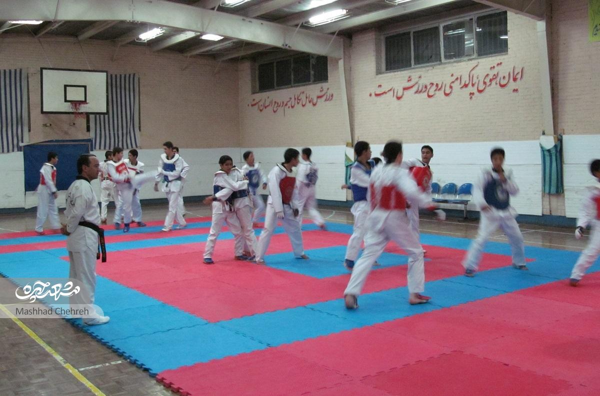 حسین زارعی مقدم با تیمش ۸ بار قهرمان استان شده است حسین زارعی مقدم با تیمش ۸ بار قهرمان استان شده است