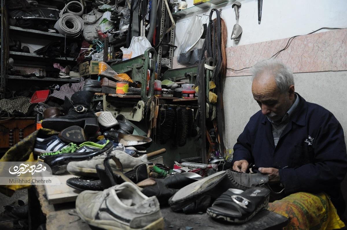 قصه اوستارضا؛ کفاش مهربان محله مطهری که دستش به کار و دلش به خیر است