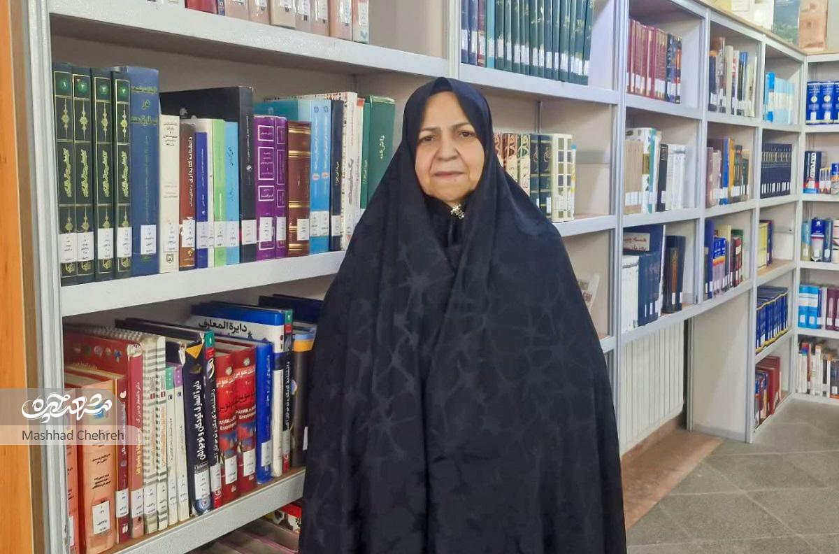 زهرا عباسی بیش از هزار جلد کتاب از کتابخانه محله به امانت گرفته است
