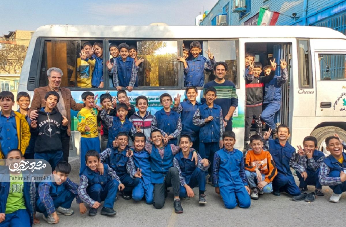 علی دوستی ۳۴ سال است با ایدههایش به دانشآموزان حس ارزشمندی میدهد علی دوستی ۳۴ سال است با ایدههایش به دانشآموزان حس ارزشمندی میدهد