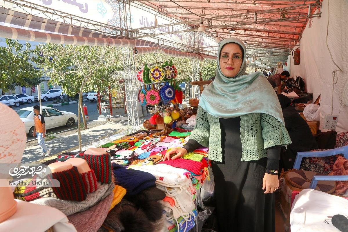 هیچ عاملی بین زهره خیابانی و دنیای بافتنی فاصله نینداخته است هیچ عاملی بین زهره خیابانی و دنیای بافتنی فاصله نینداخته است