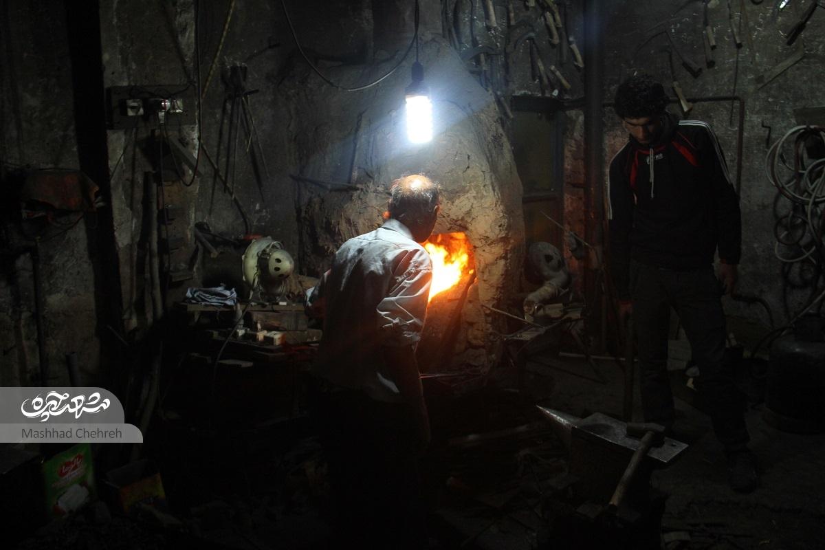 آتش و آهن در مشهدقلی؛ روایتی از رنج و عشق یک آهنگر ۷۰ساله آتش و آهن در مشهدقلی؛ روایتی از رنج و عشق یک آهنگر ۷۰ساله