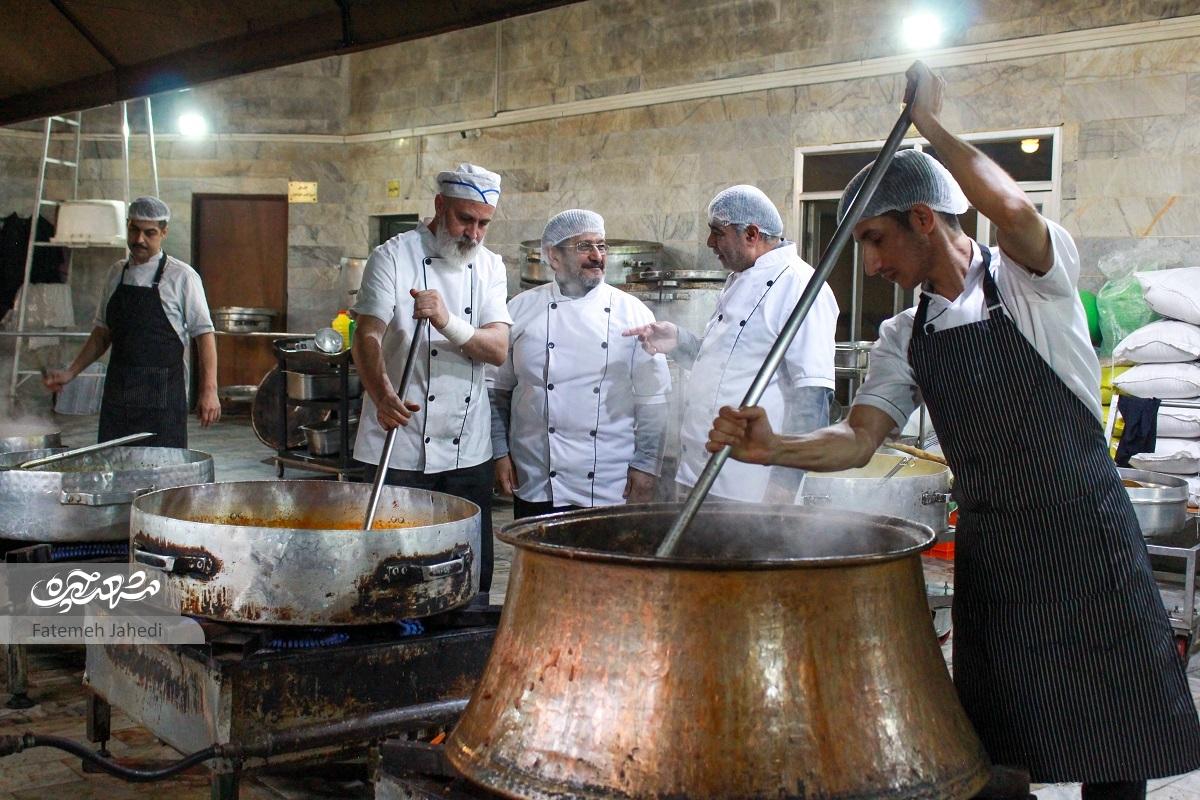 حاجی‌ذاکر خبره پخت شُله مشهدی است
