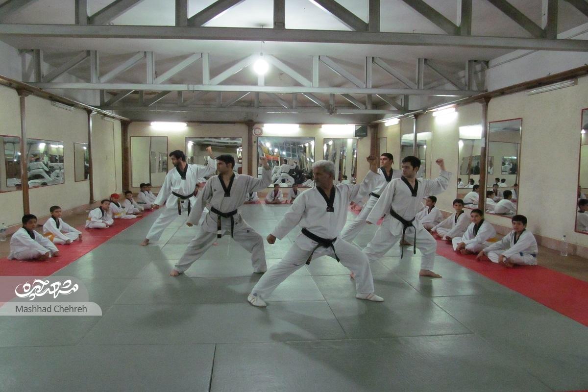 رزمیکار محله عبدالمطلب، زندگیاش را وقف آموزش تکواندو کرده است رزمیکار محله عبدالمطلب، زندگیاش را وقف آموزش تکواندو کرده است