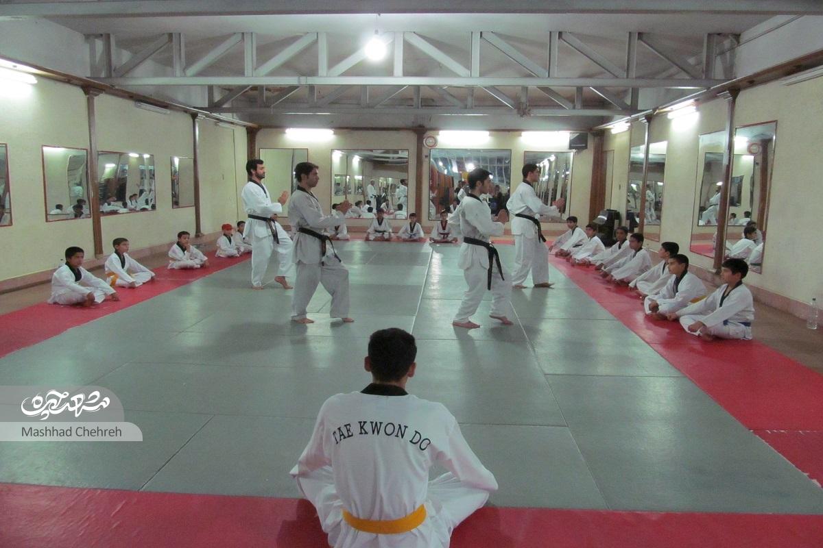 رزمیکار محله عبدالمطلب، زندگیاش را وقف آموزش تکواندو کرده است رزمیکار محله عبدالمطلب، زندگیاش را وقف آموزش تکواندو کرده است