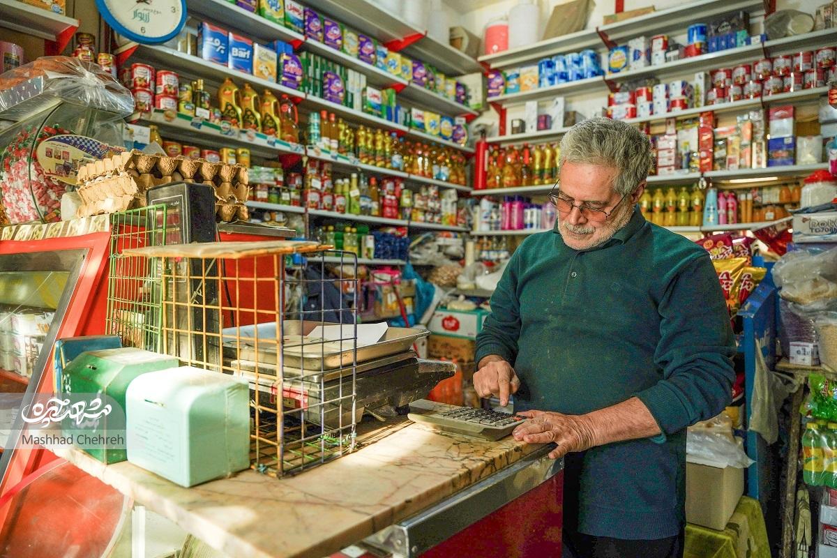 صادق شمسی‌زاده با دخل و ترازویش ایران‌گردی می‌کند