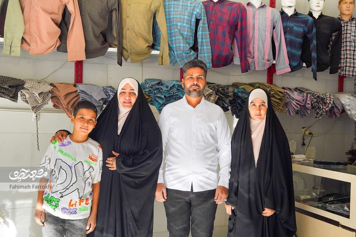 چراغ کارگاه خیاطی مجید صالحیان در مشکلات هم روشن بوده است چراغ کارگاه خیاطی مجید صالحیان در مشکلات هم روشن بوده است