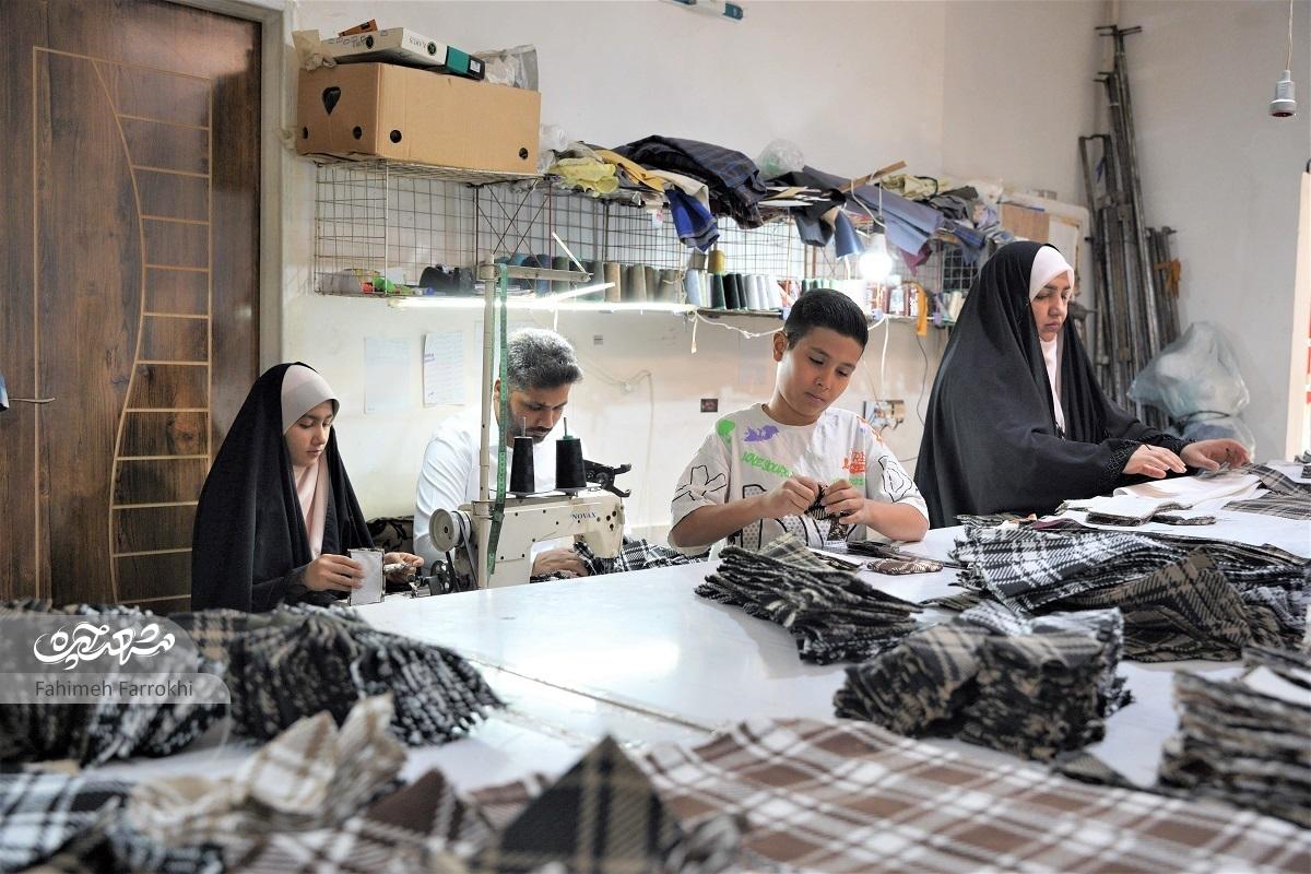 چراغ کارگاه خیاطی مجید صالحیان در مشکلات هم روشن ماند