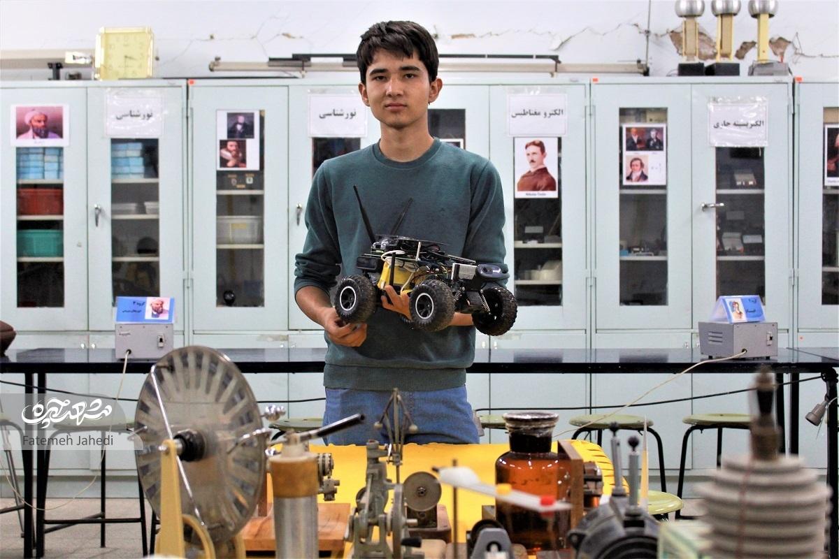 مدال طلای رباتیک کشور بر گردن پسر نخبه محله مهرآباد