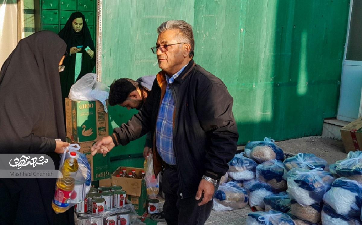 اعضای مرکز نیکوکاری، کارآفرینی و توانمندسازی محله شهید رستمی، پای‌ کار همسایگان نیازمندشان هستندتلاش همسایه‌ برای همسایگان گرفتار