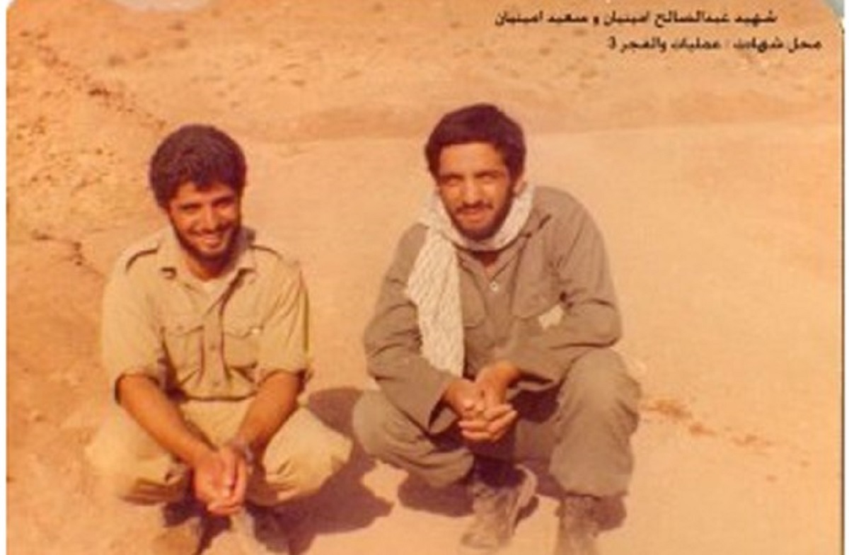 تنها یادگاری شهید عبدالصالح امینیان ۱۰۰ نامه‌ای است که از جبهه فرستاد