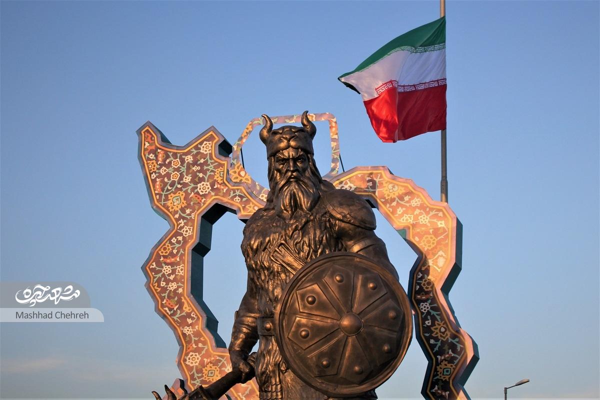 قصه ساخت المان باشکوه «وطن» که در فضای پرتنش ۲ جنگ خلق شدتولد رستم، میان ۲ آتش