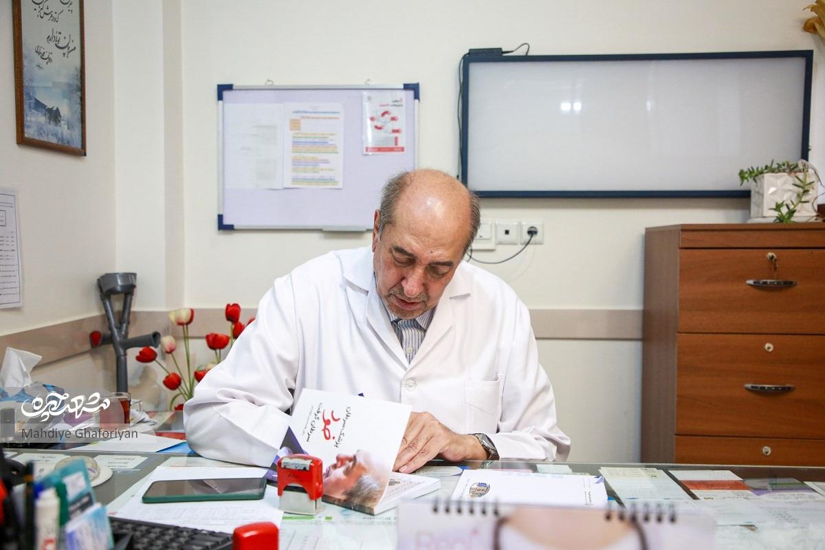 پرواز ابدی دکتر نوفرستی، پزشک اخلاق پرواز ابدی دکتر نوفرستی، پزشک اخلاق
