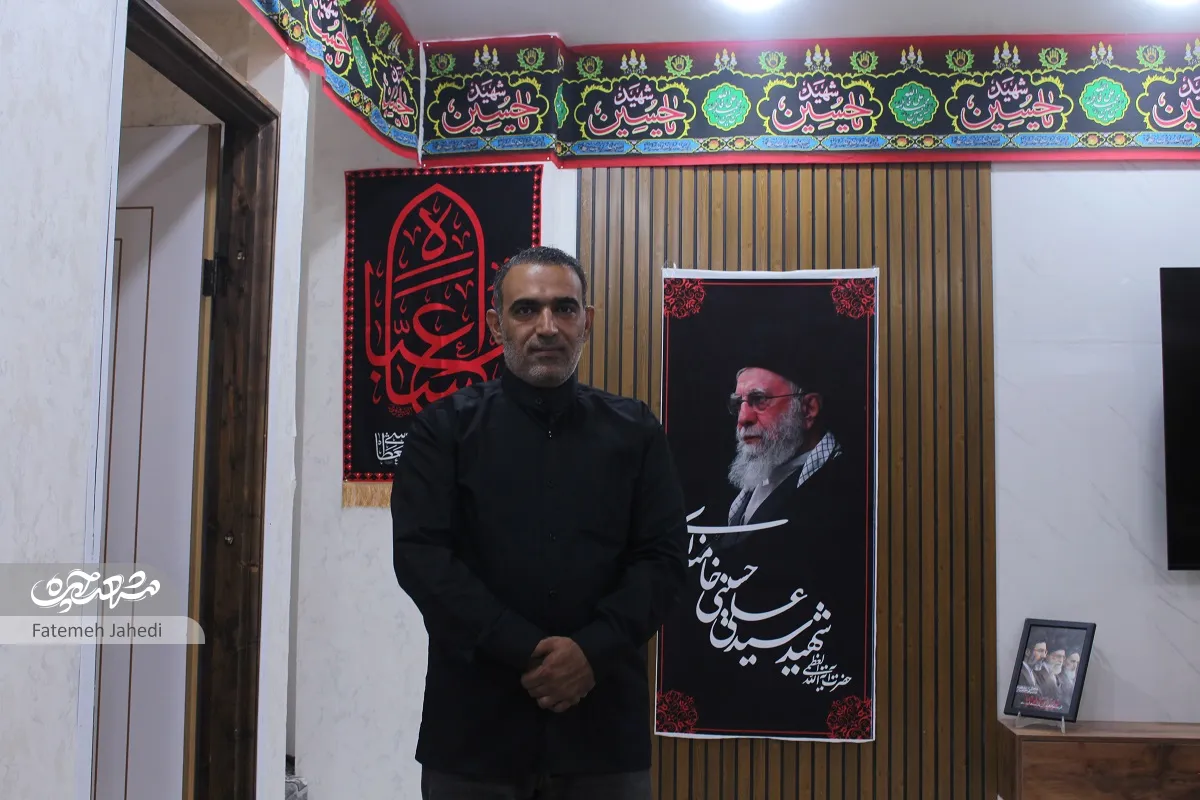 روحا... قلیزاده که پدرش پیش از تولد او به شهادت رسیده بود، حالا در جنوب کشور از میهن دفاع میکند روحا... قلیزاده که پدرش پیش از تولد او به شهادت رسیده بود، حالا در جنوب کشور از میهن دفاع میکند